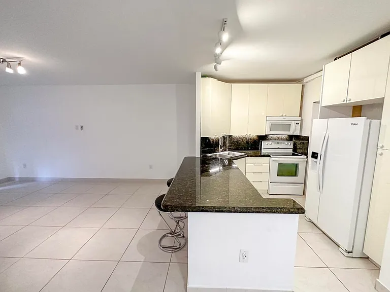 50 SW 3rd Ave #1060 — Photo 5