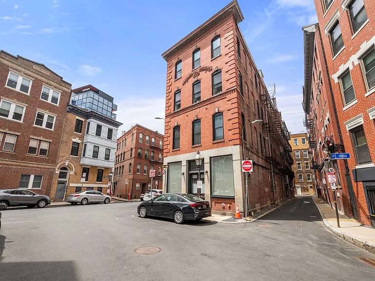 177 Endicott St #2 — Photo 26