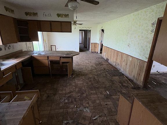 3rd image of 13210 Perry Rd