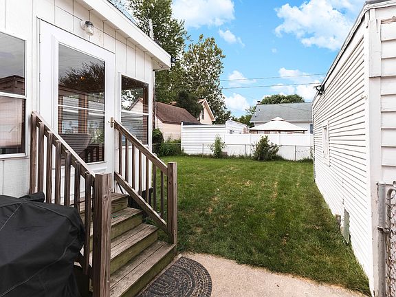 3rd image of 507 S Florence Ave