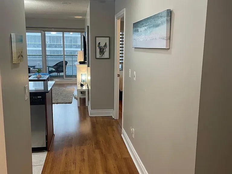 7 N Park Dr W #1804 — Photo 2