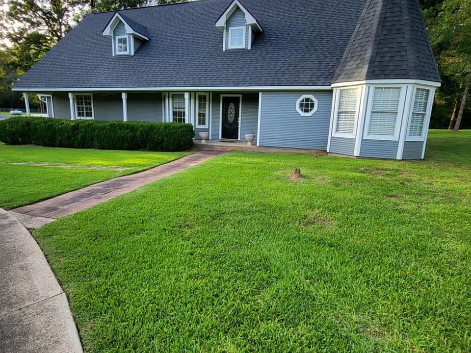 1st image of 680 Collinswood Dr