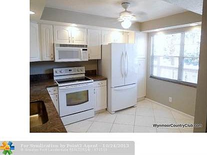 5th image of 4301 Martinique Cir APT F2