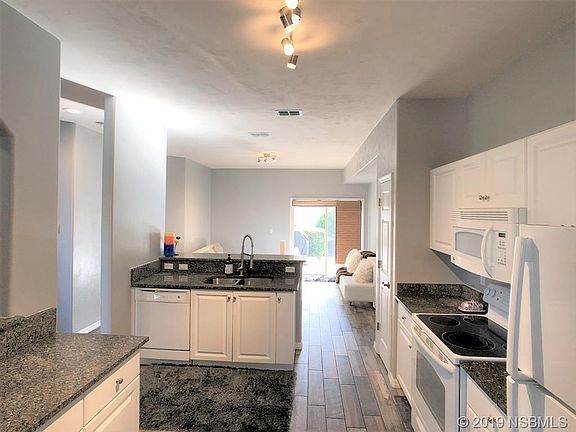 3rd image of 3631 Casalta Cir