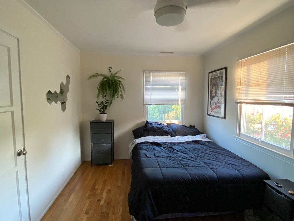 2nd image of 2105 Laguna St