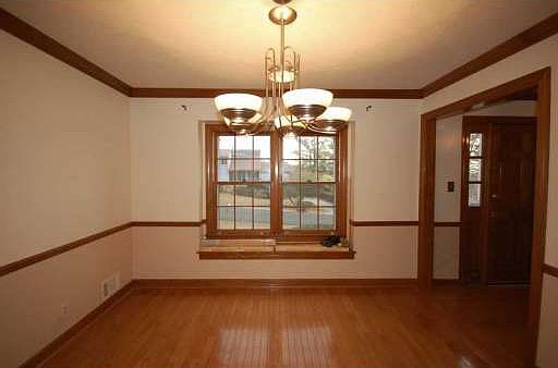 4th image of 974 Coach House Dr
