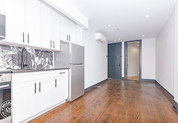 3rd image of 2115 Regent Pl #8