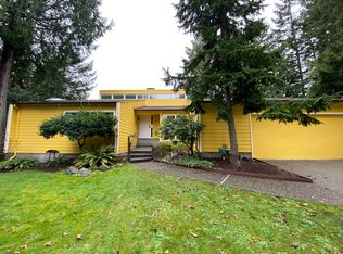 1647 Jeannette Pl NW, Bainbridge Island, WA 98110
