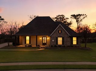 470 Long Acre Dr, Bossier City, LA 71111