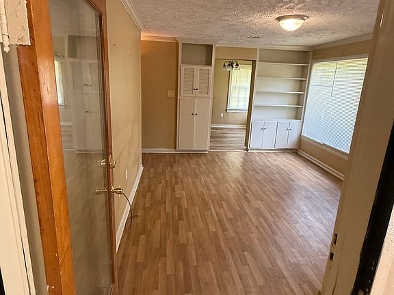 5th image of 805 Alvaredo St