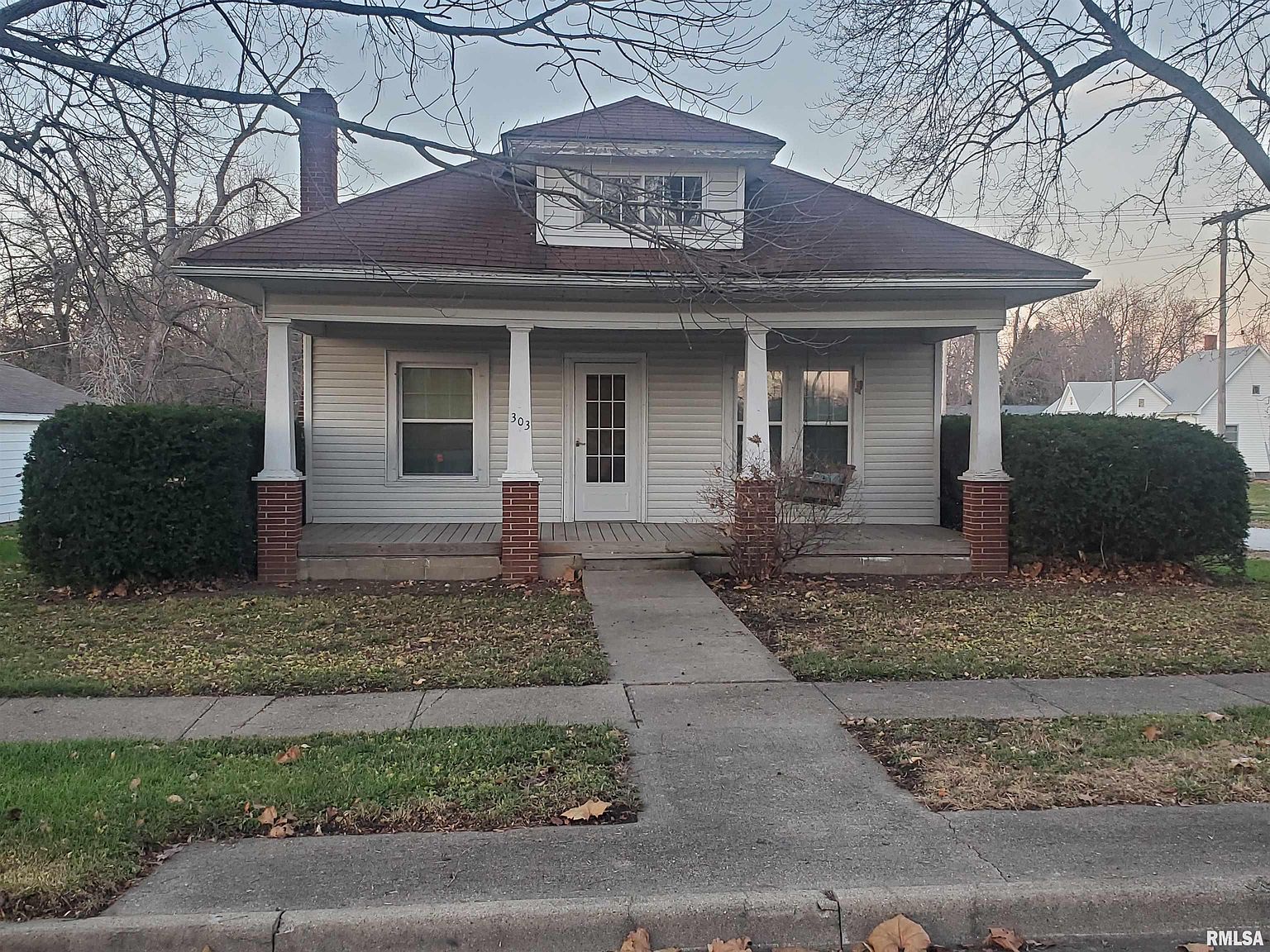 303 W Editor St, Ashland, IL 62612 | Zillow