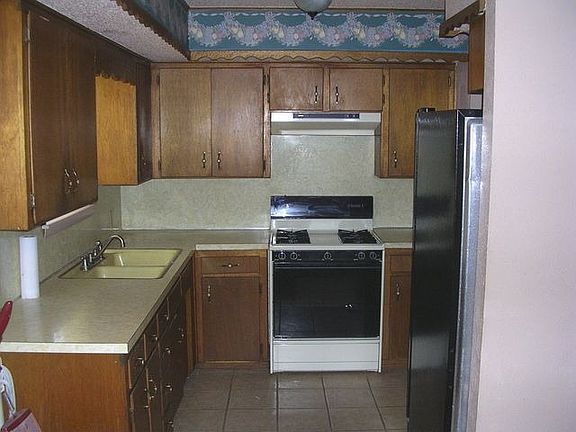 3rd image of 205 Mimosa St