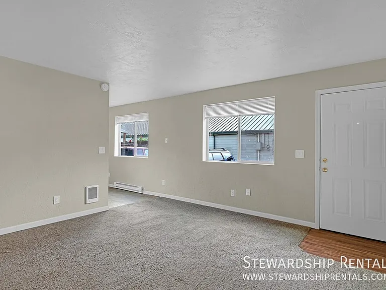 541 Lawrence St #B — Photo 5