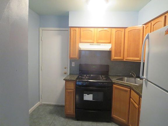 2nd image of 2337 S Franklin St