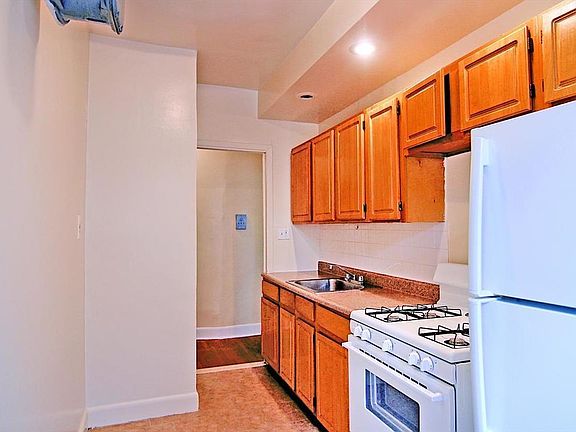 3rd image of 1630 Undercliff Ave APT B8