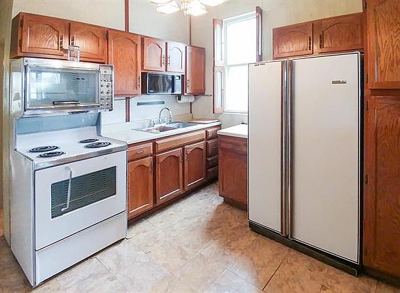 4th image of 3928 N Oak Park Ave
