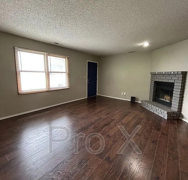 517 E Washington St #A — Photo 2