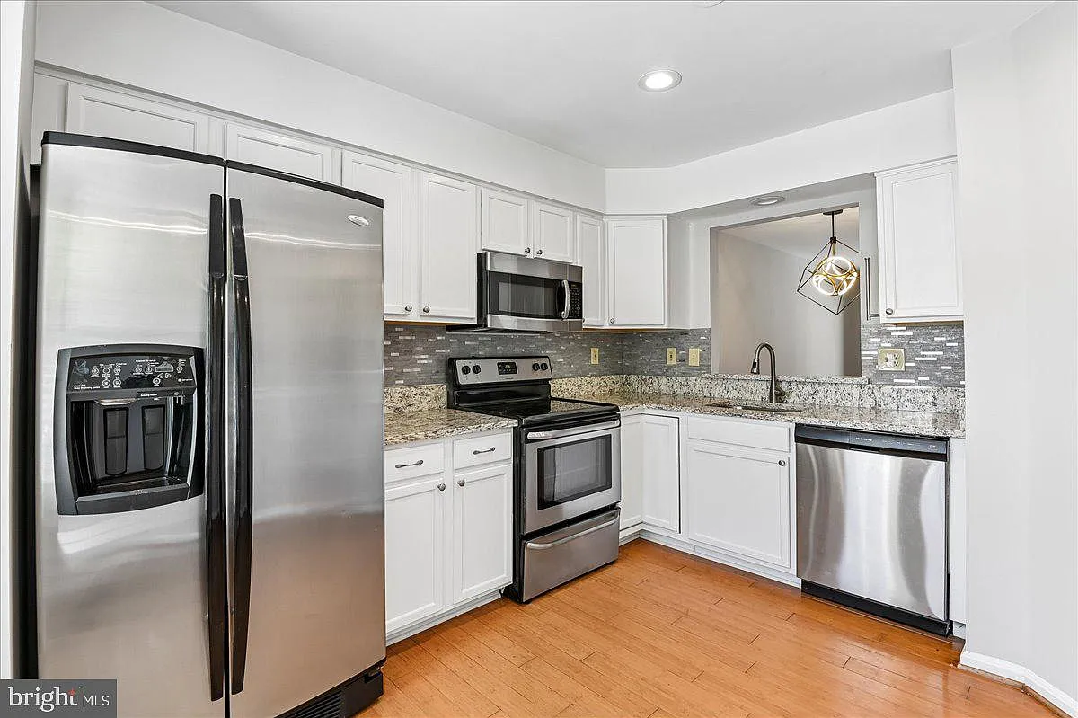4 bed, 3.5 bath, 1935 sqft, $2,650 — Photo 3