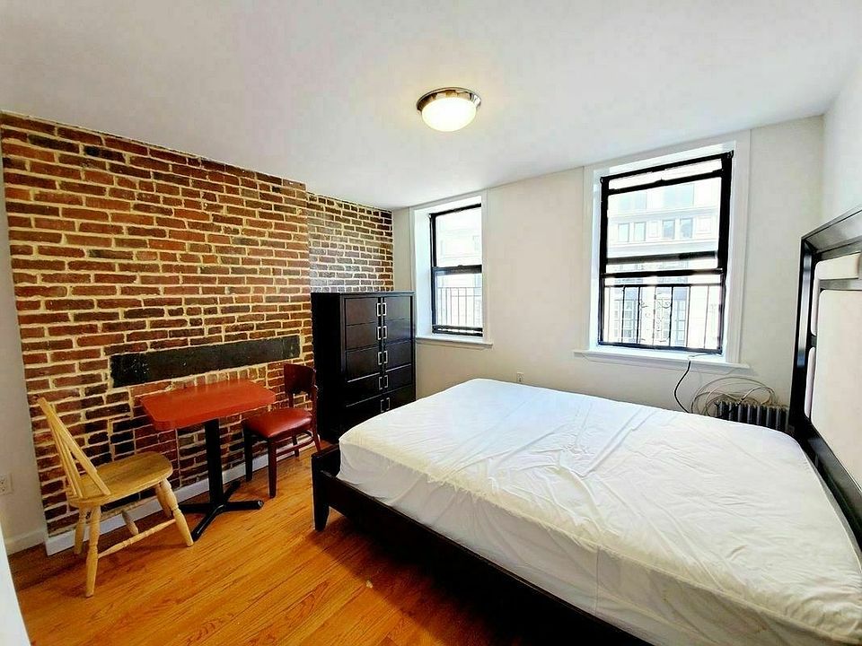 2nd image of 224 Lafayette St APT 4