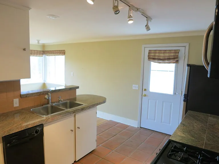 10502 Victory Ln NE — Photo 21