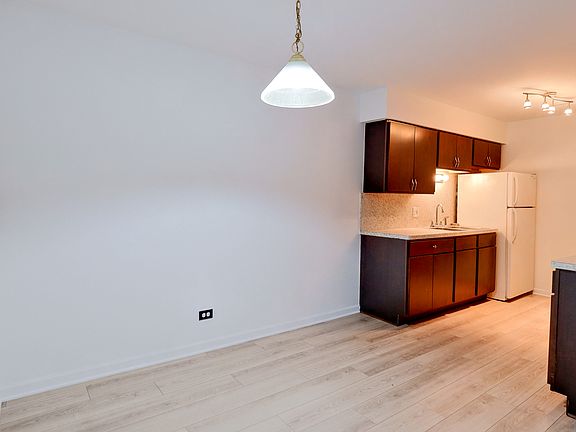 5th image of 8231 S Archer Ave #7