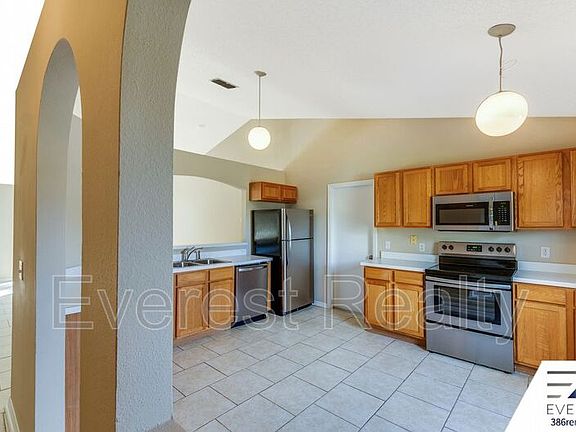 5th image of 5 Lancelot Dr