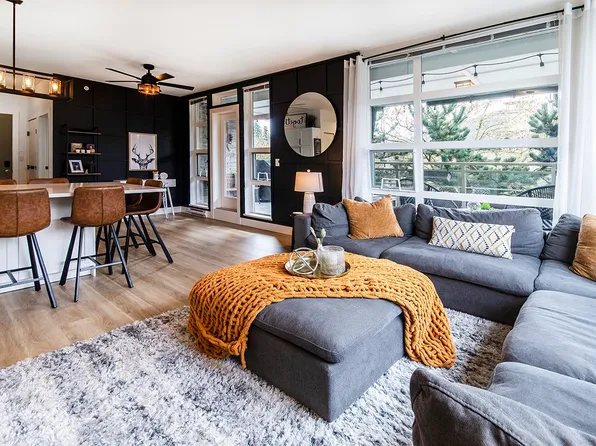 3602 Aldercrest Dr #102, North Vancouver, BC V7G 0A3