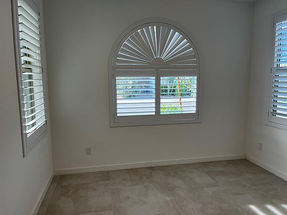 5th image of 1355 W Crane Dr
