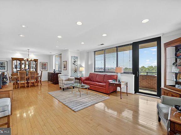 3rd image of 4550 N Park Ave APT 1005