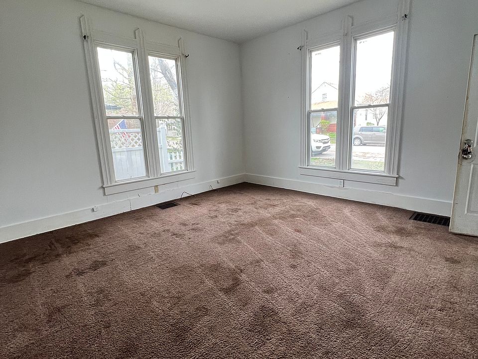 2nd image of 271 N Montgomery St Unit 1