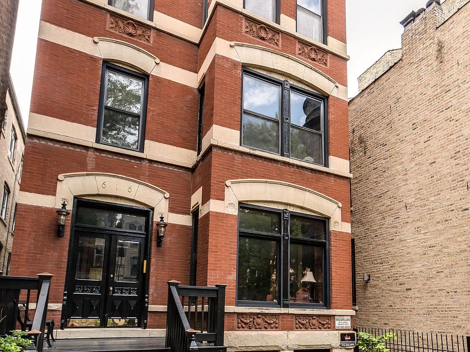 Exterior. Common areas in front