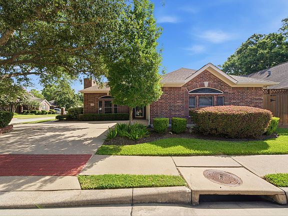 2nd image of 515 Pine Ridge Ct