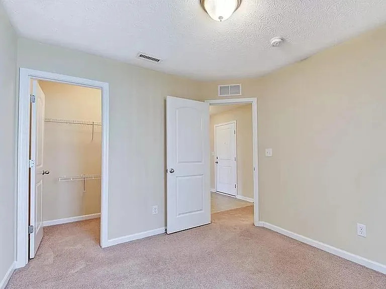 Lakecrest Dr — Photo 10