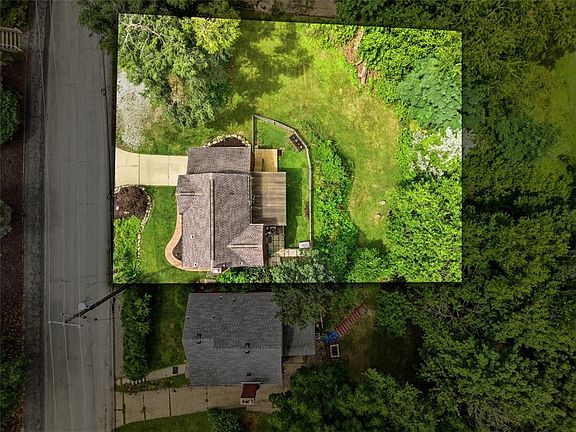 4th image of 49 Audrey Dr