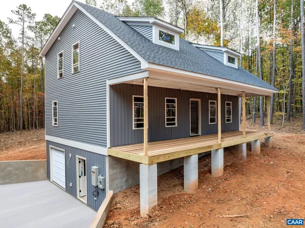 2 Spreading Oak Rd, Arvonia, VA 23004