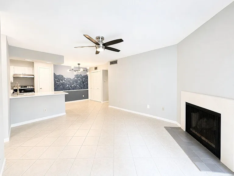 2120 El Paseo St #2305 — Photo 1