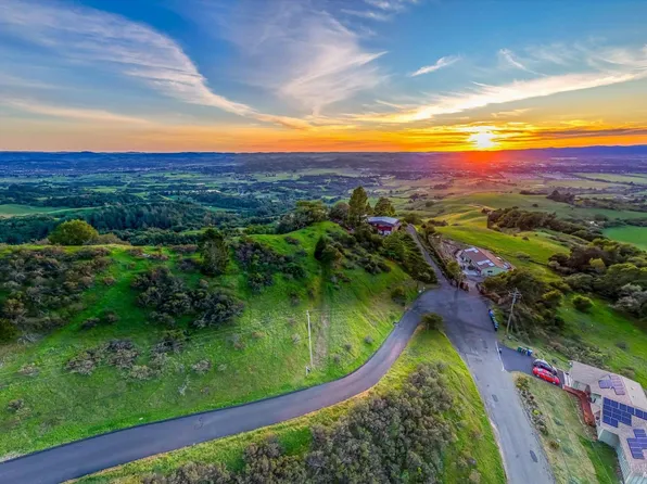 6048 Hyland Way, Penngrove, CA 94951