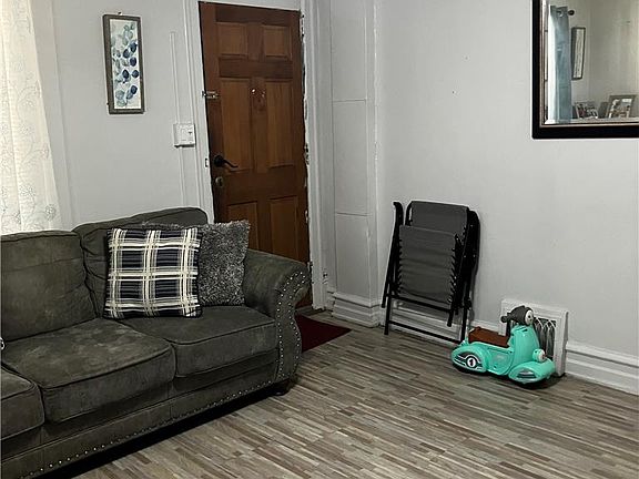 3rd image of 10 S Brook St