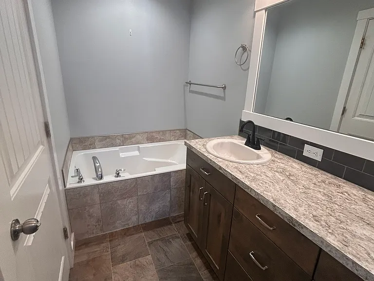 2070 Kelly Dr — Photo 14