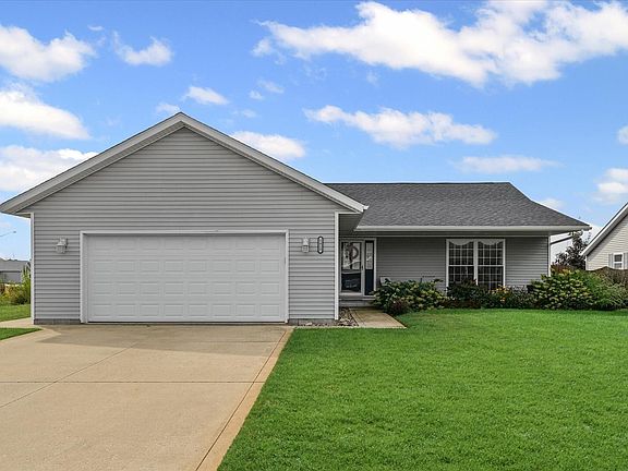3rd image of 1415 Honeysuckle Ln