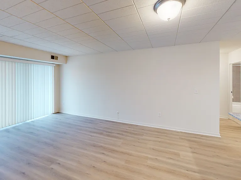 Claybourne Apartments — Photo 26
