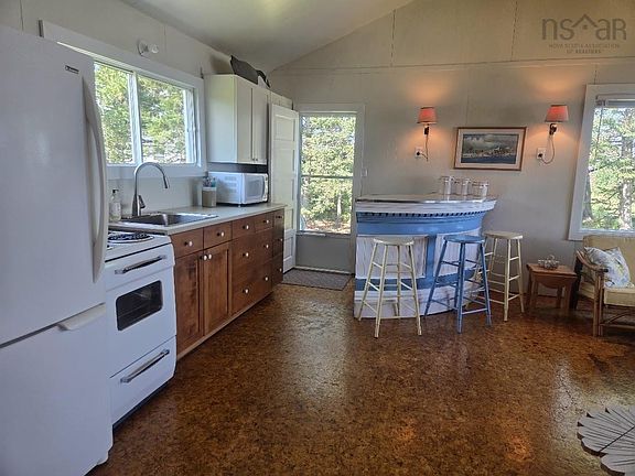 3rd image of 99 Purdy Beach Ln