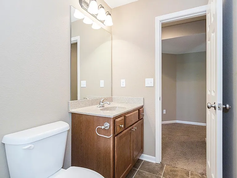 Parkway Oaks Townhomes and Duplexes — Photo 26