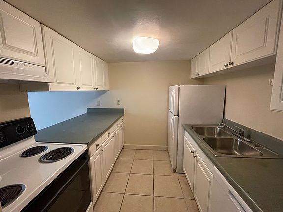 2nd image of 2729 Hidden Lake Blvd Unit B