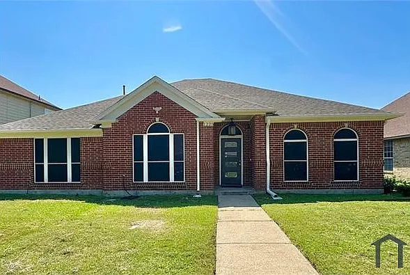 4 bed, 2408 sqft, $3,700 — Photo 3