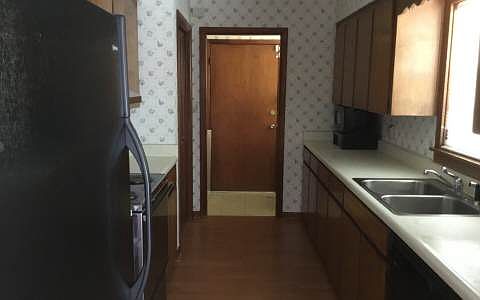 3rd image of 573 SE Evergreen Dr