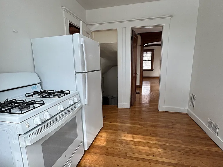 49 Hubinger St — Photo 5