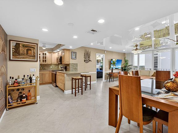 5th image of 336 Golfview Road #704