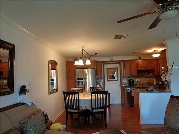 5th image of 2809 Sherbrooke Ln APT A