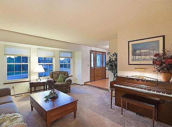 3rd image of 8025 Butterweed Dr